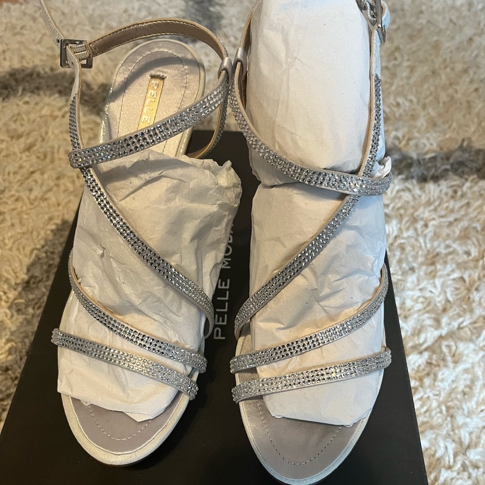 Pella moda Olya2-sh brand new (in box) shoes